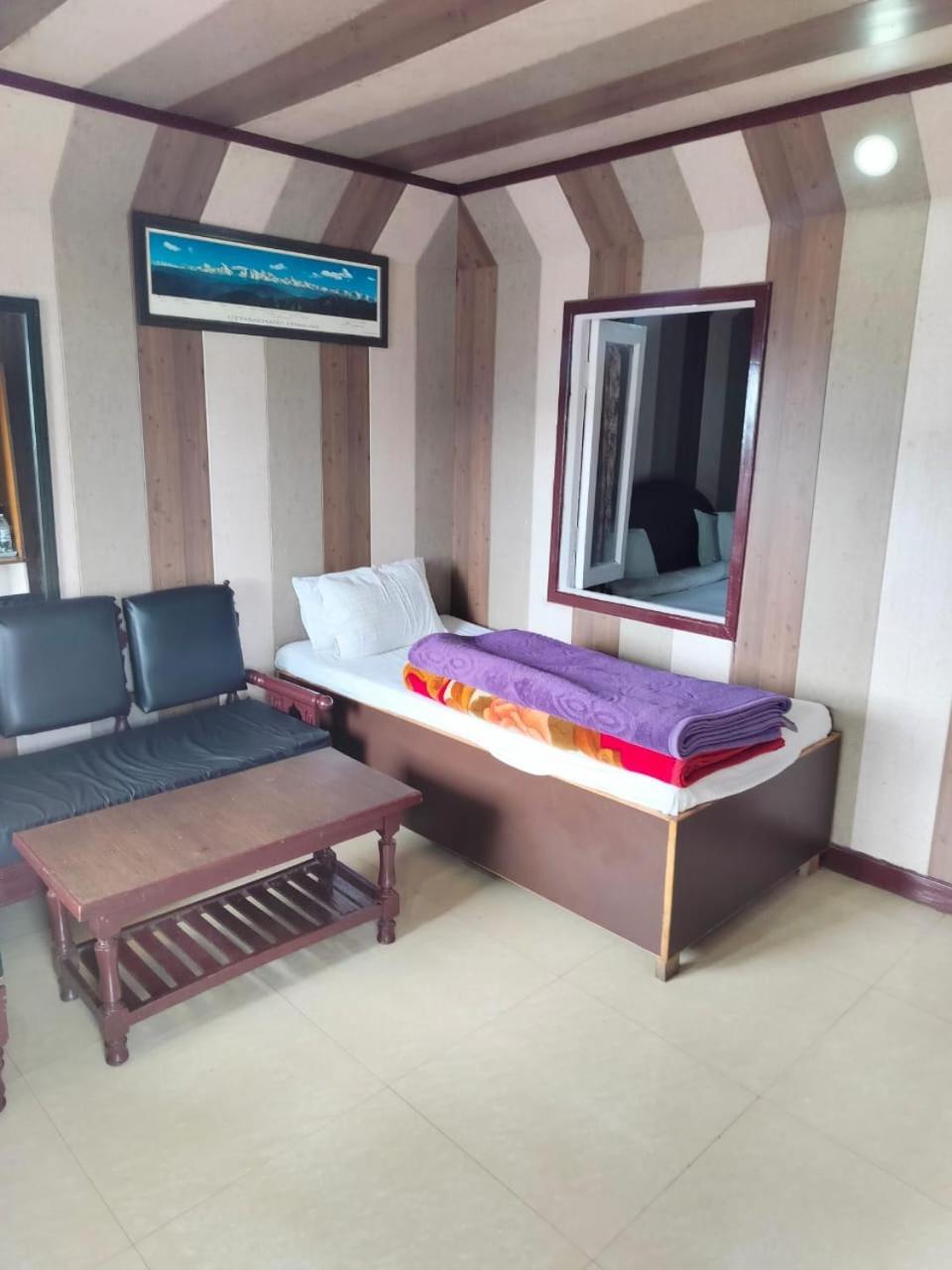 Hotel Surya Lake View Nainital Eksteriør billede