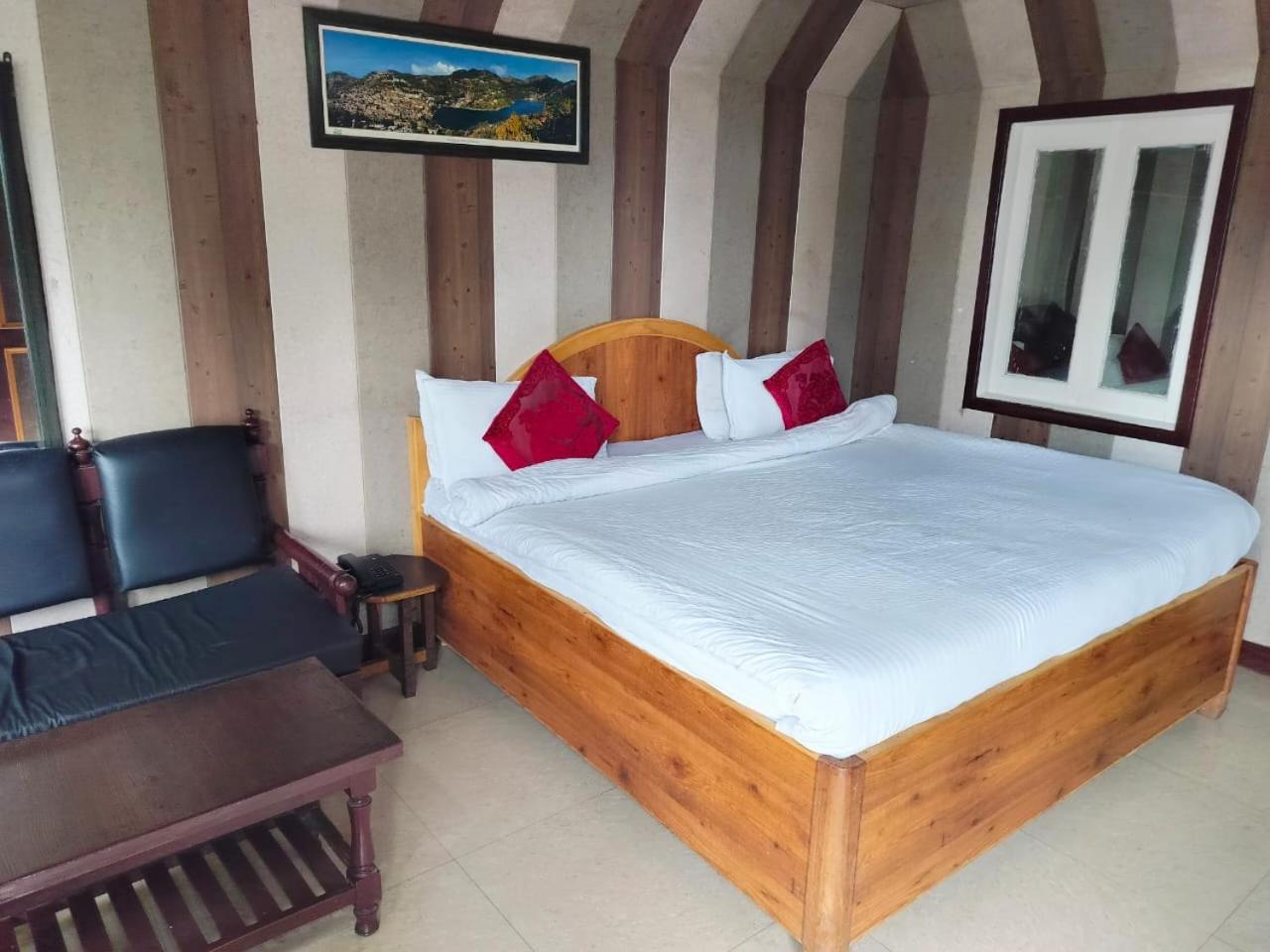 Hotel Surya Lake View Nainital Eksteriør billede