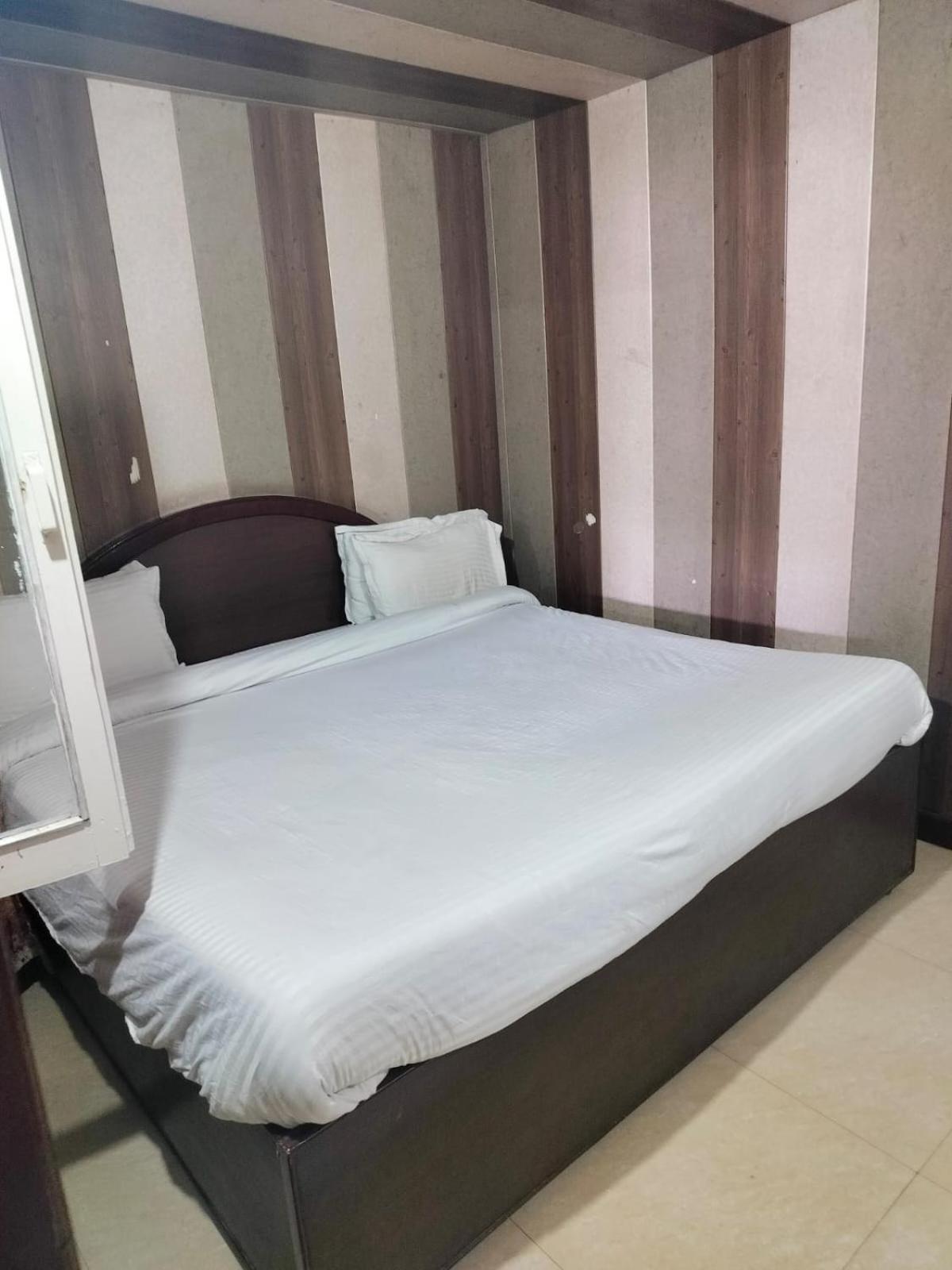 Hotel Surya Lake View Nainital Eksteriør billede